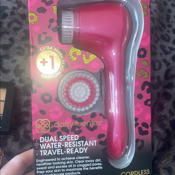 Make up - Picture 3 of 3